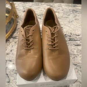 🩰 Weissmann tap shoes